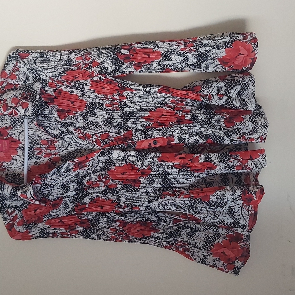 Woman's petite m button up